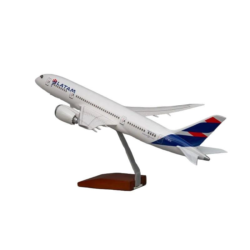LATAM B787  Escala 1:130 (44 cm)