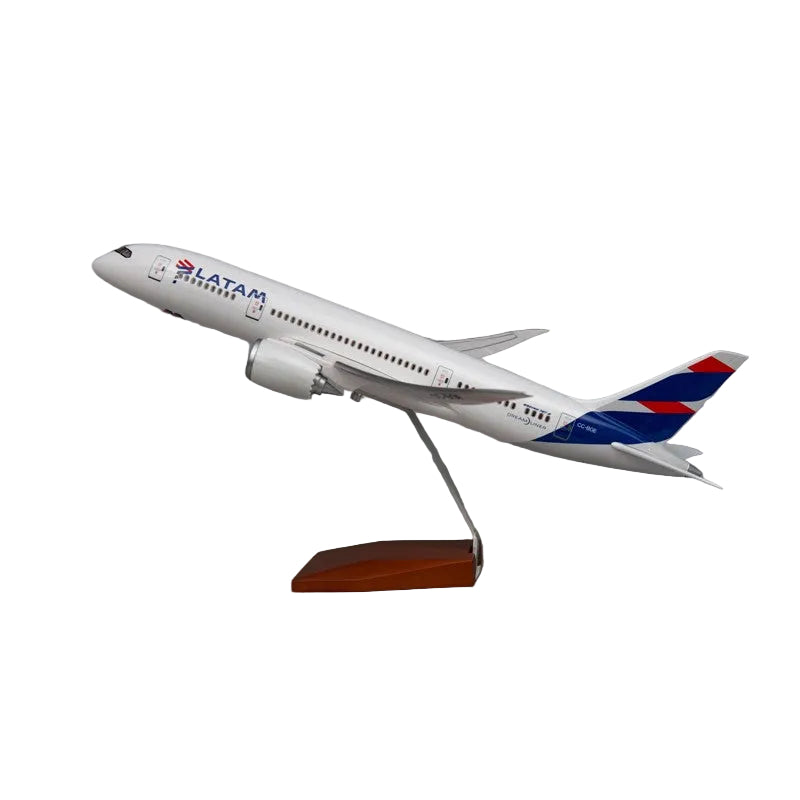 LATAM B787  Escala 1:130 (44 cm)