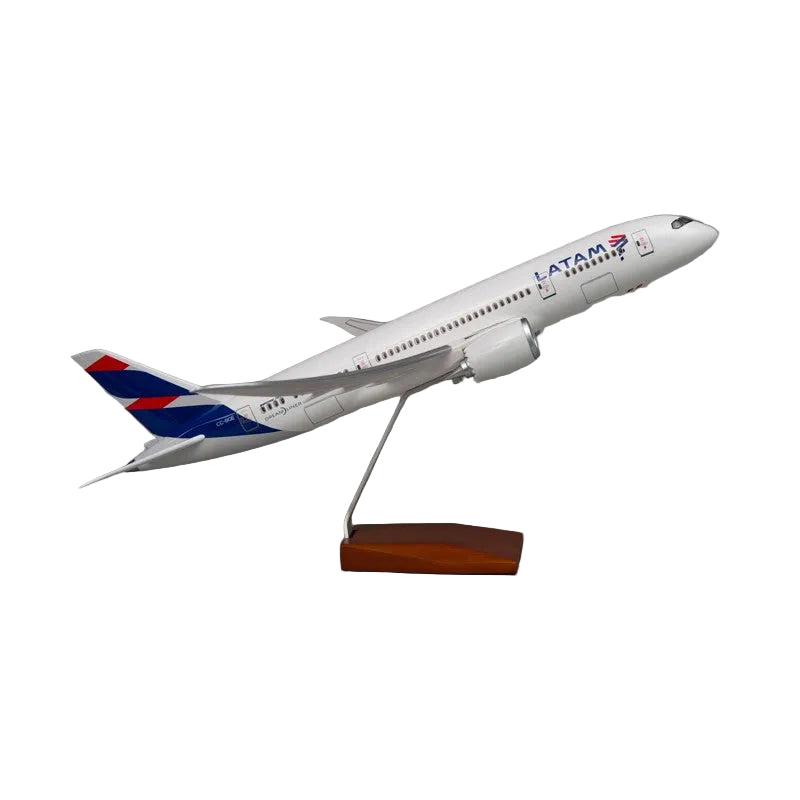 LATAM B787  Escala 1:130 (44 cm)