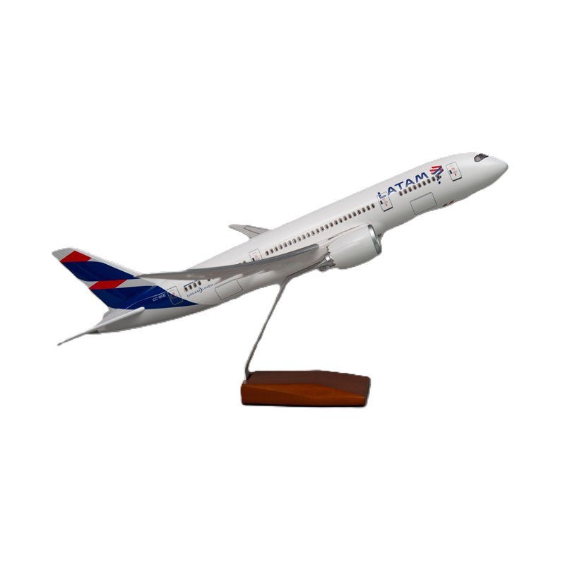 LATAM B787  Escala 1:130 (44 cm)