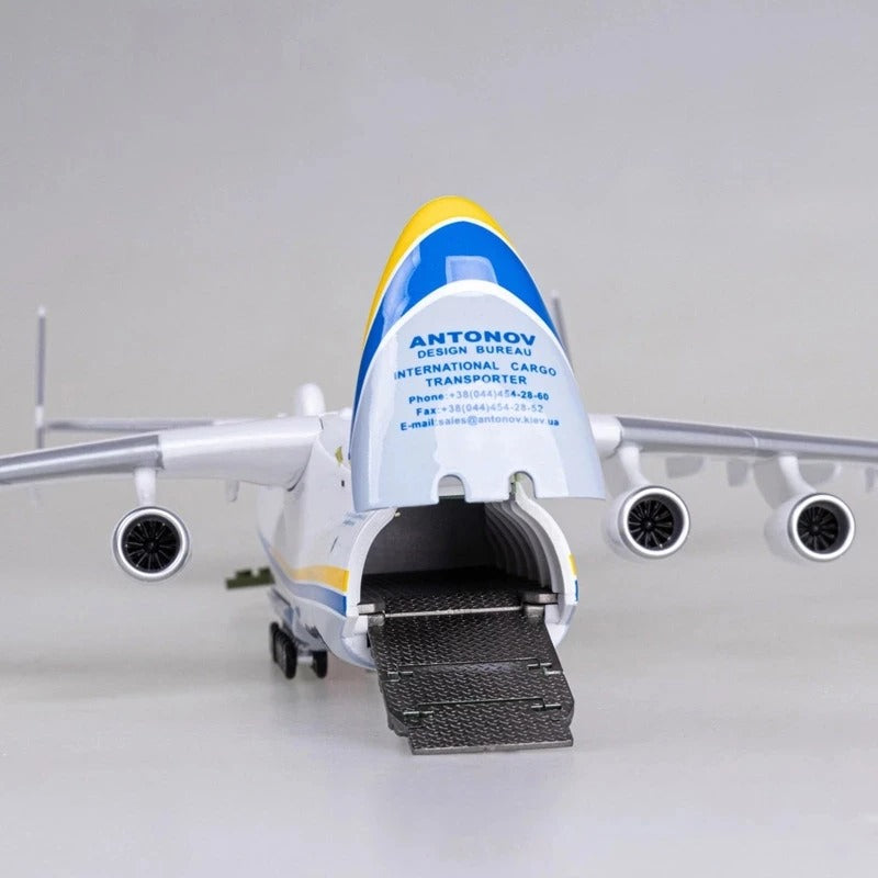 American Airlines B777-300ER Escala 1:150 (47 cm)