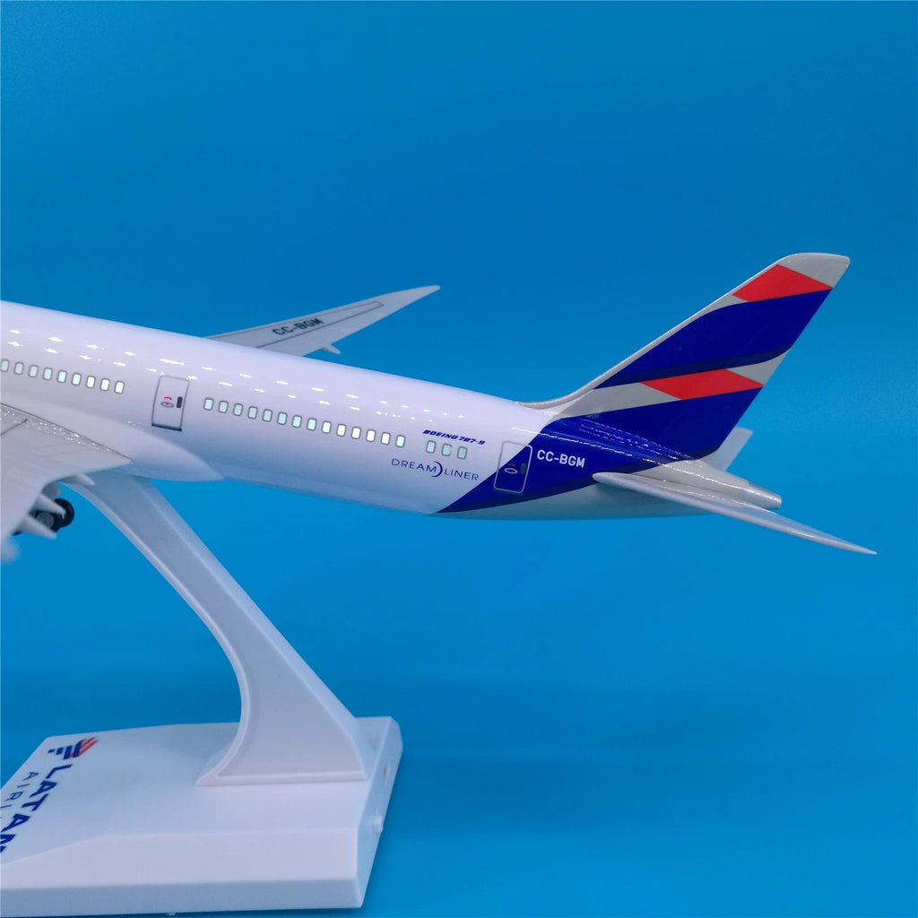 Latam Boeing B787 1:200 (30 Cm)