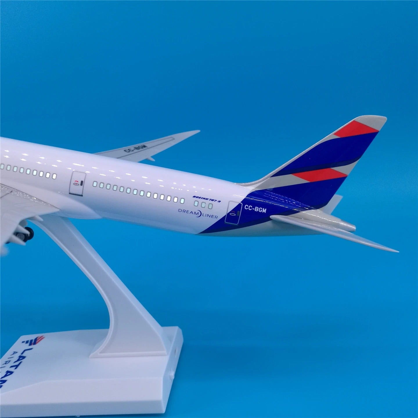 Latam Boeing B787 1:200 (30 Cm)