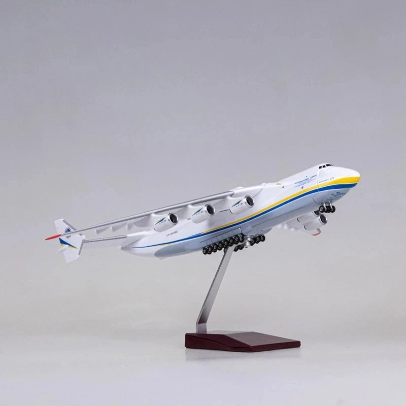 Antonov 225 1:200 (42 cm)