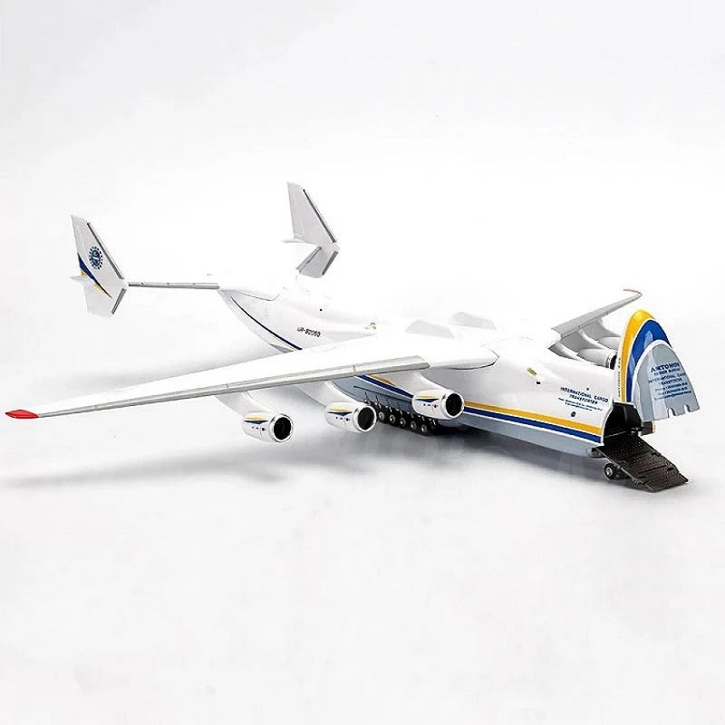 American Airlines B777-300ER Escala 1:150 (47 cm)