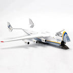 American Airlines B777-300ER Escala 1:150 (47 cm)