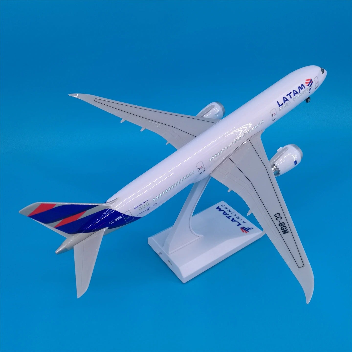 Latam Boeing B787 1:200 (30 Cm)