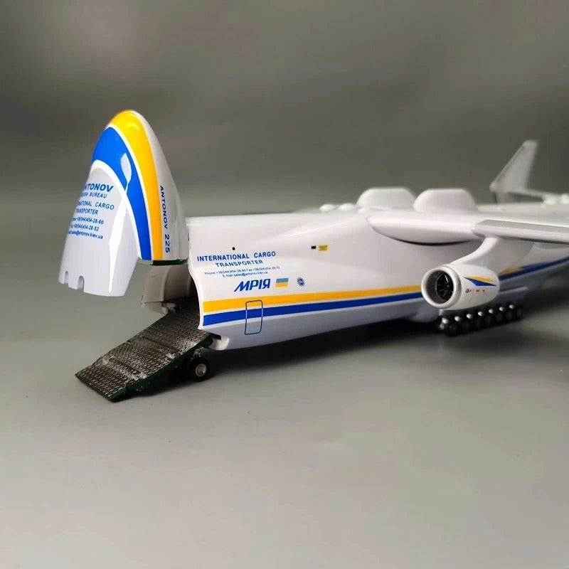 American Airlines B777-300ER Escala 1:150 (47 cm)