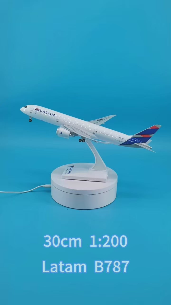 Latam Boeing B787 1:200 (30 Cm)