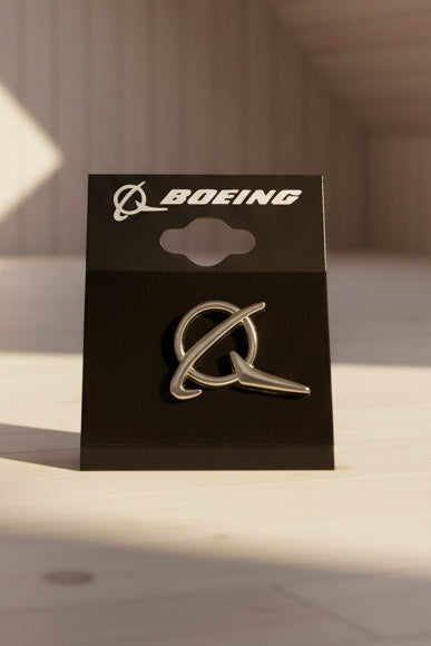 Pin Boeing plateado